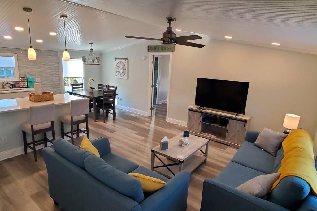 Waterfront Home With Private Dock, Walk To Beach 圣奥古斯丁 外观 照片